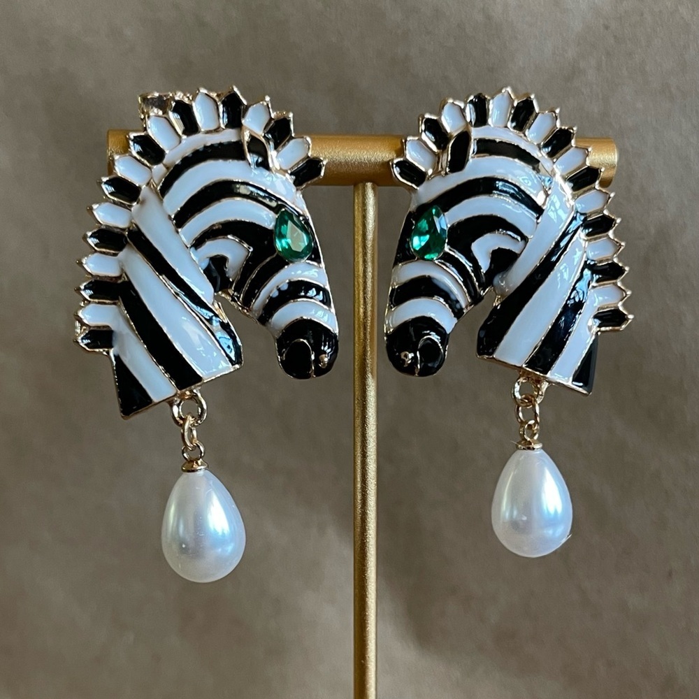 ✨Betsey Johnson Imperial Zebra Earrings - Picture 5 of 7